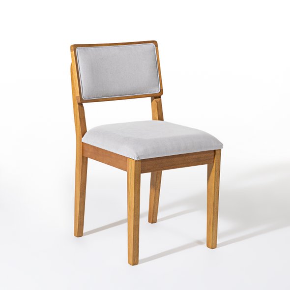 02 cadeira ibiza de madeira macica pinhao com encosto e assento estofado linho palha