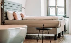 piso de madeira em quarto