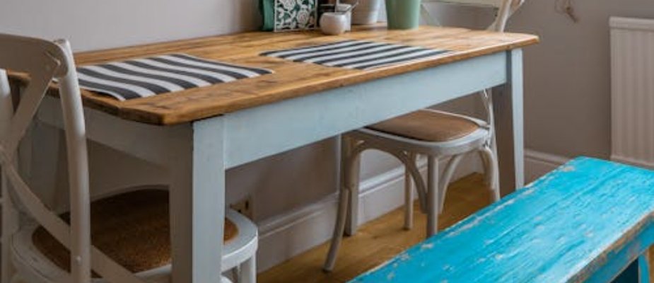 Sonhar com mesa: o que esse sonho pode estar querendo te dizer?