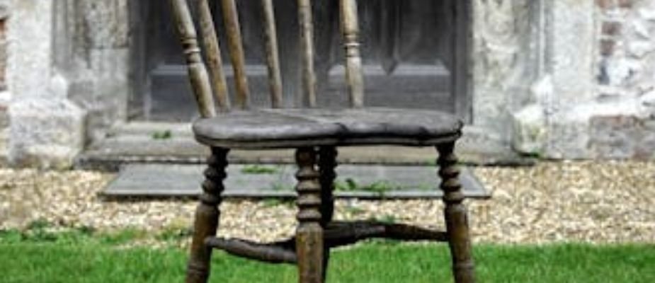 Sonhar com cadeira: o que esse sonho pode revelar sobre sua vida.