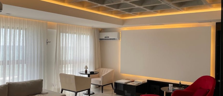 Como combinar poltrona com sofá e deixar a sala mais bonita e equilibrada