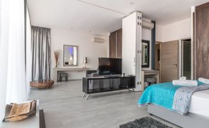 apartamento com moveis decorativos e organizados